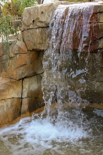 Almeria dağlarında küçük şelale peyzaj