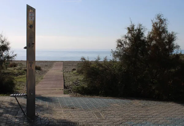 Sahilde Gazebo Dağ Almeria Eyaletinin Arka Planda Ahşap Yolu — Stok fotoğraf