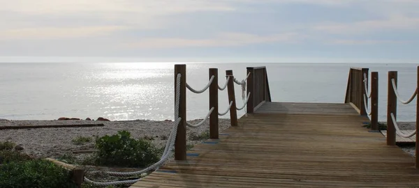 Ahşap Köprüye Beach Almerimar Üzerinde Almeria Yürür — Stok fotoğraf