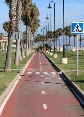 Arka plan ve bulutlu gökyüzü, Almeria eyaletinin Dağı ufukta Köyü