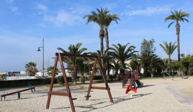 Arka plan ve bulutlu gökyüzü, Almeria eyaletinin Dağı ufukta Köyü