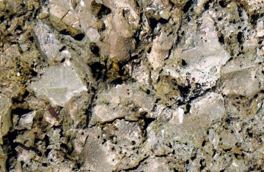 Rüzgar ve dalgalar üzerinde İspanya kıyısında tarafından aşınmış dağ taş