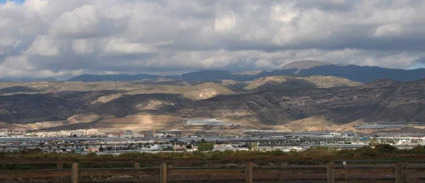 Pueblo Horizonte Con Montaña Fondo Cielo Nublado Provincia Almería — Foto de Stock
