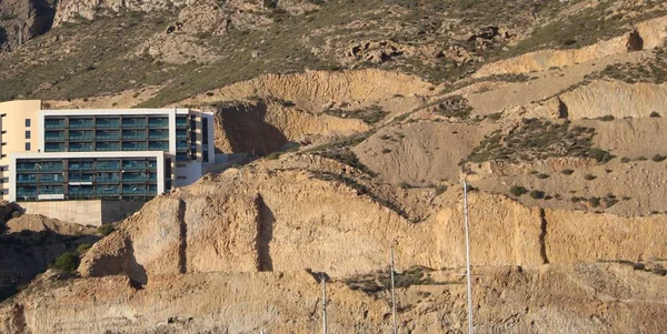 Arka plan ve bulutlu gökyüzü, Almeria eyaletinin Dağı ufukta Köyü