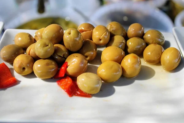 Salamura yeşil zeytin tipi chamomiles