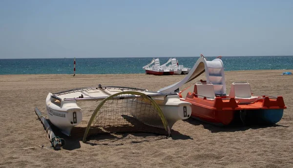 Barcos de pedal con tobogán para montar — Foto de Stock