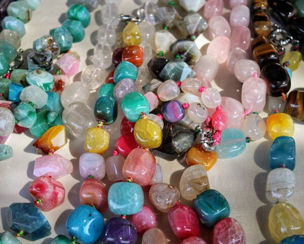 Necklaces of gems of different colors