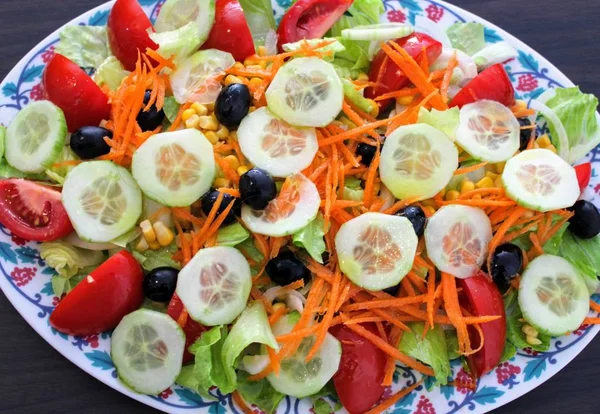 Marul salatası ve sebze ile Tabak Stok Resim