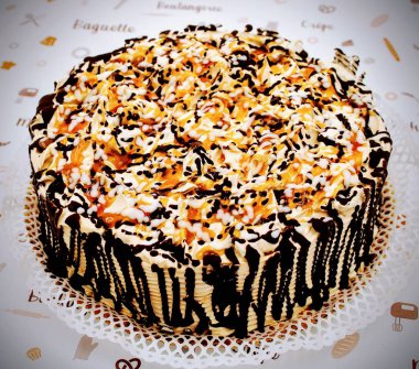 Siyah beyaz çikolata ile Krem kek