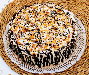 Siyah beyaz çikolata ile Krem kek