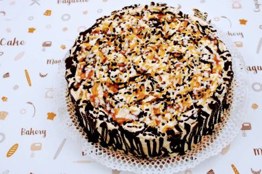 Siyah beyaz çikolata ile Krem kek