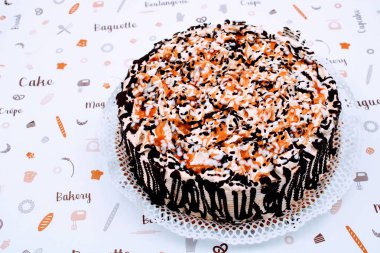 Siyah beyaz çikolata ile Krem kek