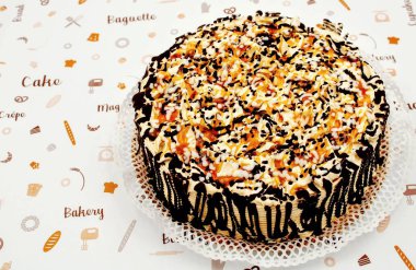 Siyah beyaz çikolata ile Krem kek