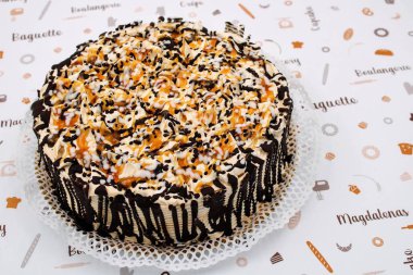 Siyah beyaz çikolata ile Krem kek