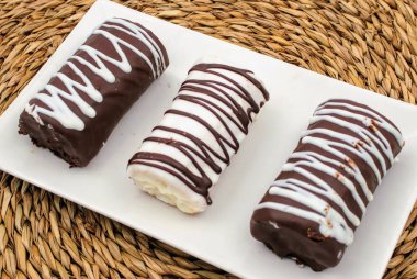 Çikolata kremaile Çingene kol kek