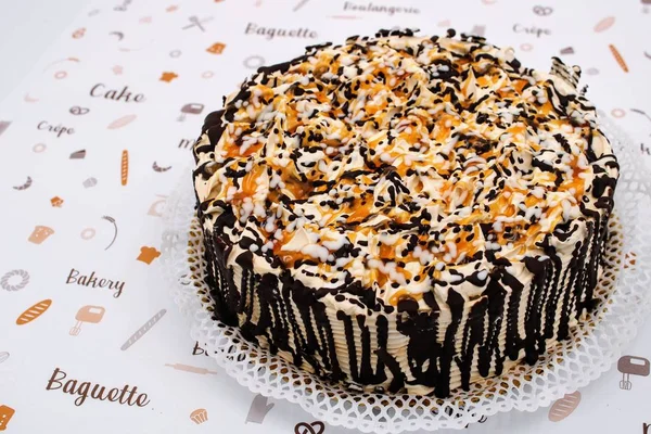 Siyah beyaz çikolata ile Krem kek