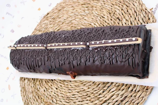 Cygan ramię ciasto z czekolady krem — Zdjęcie stockowe