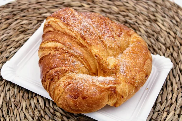 Croissant delicioso e fofo — Fotografia de Stock