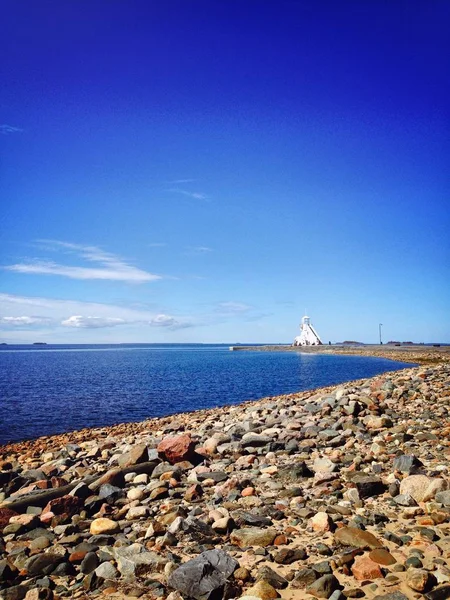Taş plaj ve sahil, Oulu, Finlandiya .