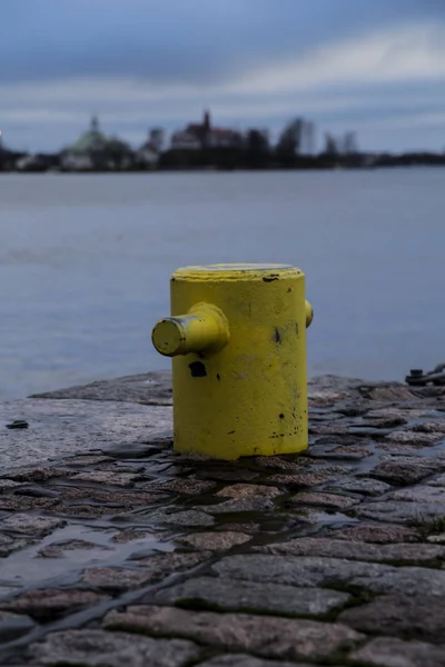 Helsinki iskelede bir gemi yığın.