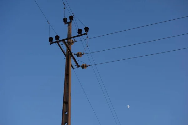Pólo Eletricidade Cabos Céu Azul — Fotografia de Stock