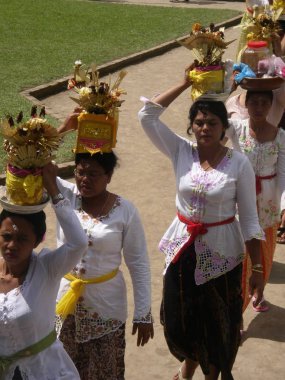 Budist töreni bir tapınak Bali