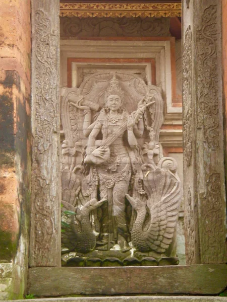 Details van een tempel in de natuur in Bali — Stockfoto