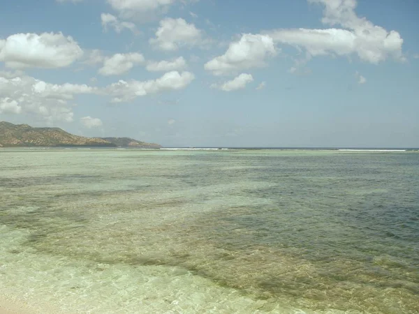 Turquoise ocean and paradisiaque beach — Stock Photo, Image