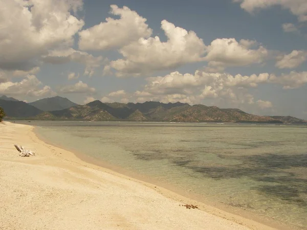 Oceano turchese e spiaggia paradisiaca — Foto Stock