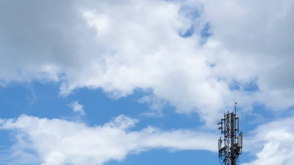 Céu Azul Bonito Com Nuvens Brancas Para Qualquer Desenvolvimento Criativo — Fotografia de Stock