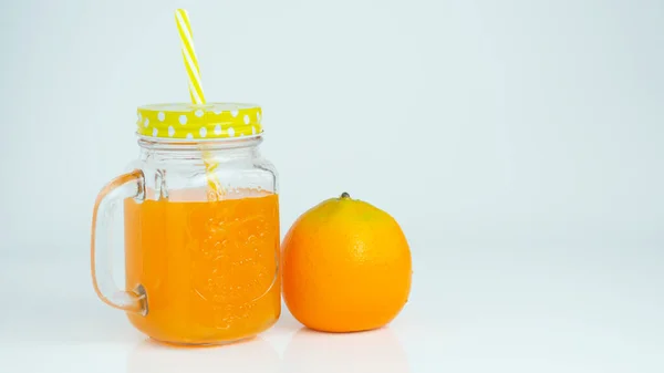 Jar Orange Juice Whole Orange Kept Isolated Background — Stock Photo, Image