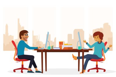 İki kişi ofiste görüşüyorlar