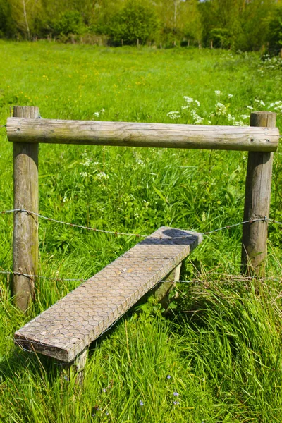 Paso Madera Sobre Una Valla Campo Rural — Foto de Stock