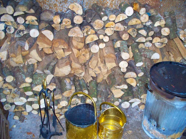 Loose Logs Stored Together Outbuilding — Stock Photo, Image