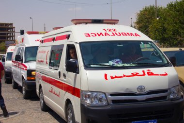 Ambulans'ın hattı Irak Kürdistan Erbil Governate binada bir İslam devleti saldırı mahallinde