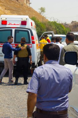 Ambulanslar İslam devleti kuşatma Kürt hükümet Irak-Kürdistan ' 23 Temmuz 2018 üzerinde gelir. Kürt güvenlik güçlerinin tüm üç Daesh teröristler etkisiz hale.
