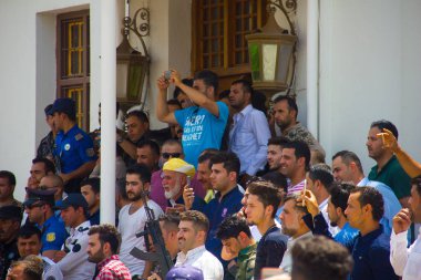 Gazeteciler, seyirci askerler ve Irak-Kürdistan ' 23 Temmuz 2018 bina Erbil'ın Valiliği, İslami devlet kuşatma dışında toplamak. Kürt güvenlik güçlerinin tüm üç Daesh teröristler etkisiz hale.