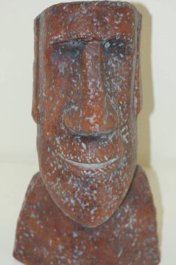 Bir Paskalya Adası baş heykeli