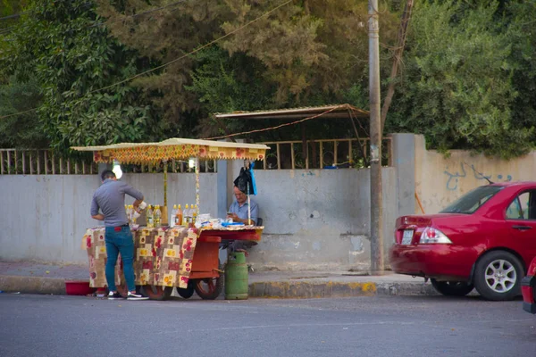 Постачальники Вулиці Безалкогольний Напій Erbil Іракський Курдистан — стокове фото