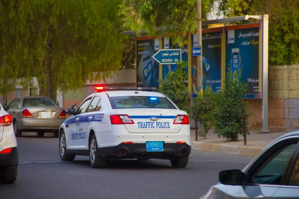 Acelerando Carro Polícia Com Luzes Piscando Erbil — Fotografia de Stock