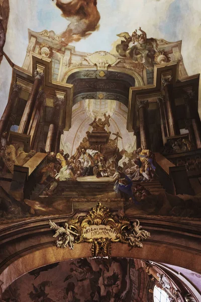 Prag Tjeckien Mars 2020 Kyrkan Sankt Nikolaus Barockmålat Tak Barock — Stockfoto