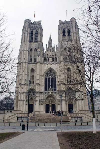 圣迈克尔和圣古杜拉大教堂 比利时布鲁塞尔Treurenberg山上的罗马天主教教堂 — 图库照片