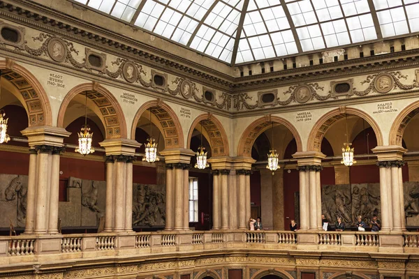 St. Petersburg, Rusya - 17 Temmuz 2020, St. Petersburg Sanat Akademisi 'nin lüks iç mekanı