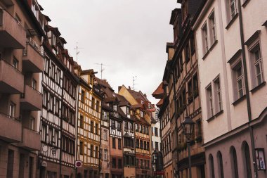 Nuremberg, Almanya - 10 Temmuz 2020, ortaçağ Alman tarzı ve eski evler