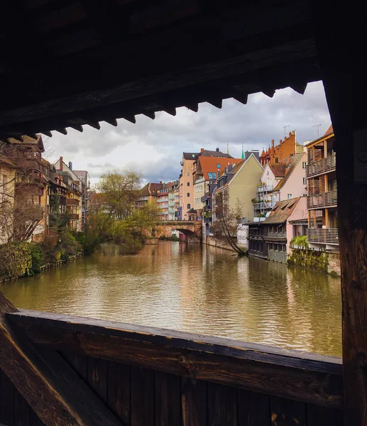 Nuremberg, Almanya - 10 Temmuz 2020, Ortaçağ Alman tarzı ve eski evleri,
