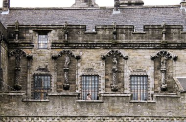 Stirling, İskoçya - 1 Ağustos 2020, Ortaçağ İskoç Stirling şatosunun tepe üzerindeki dekoru