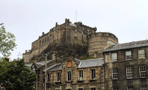 苏格兰爱丁堡 2020年8月1日 苏格兰首都爱丁堡城堡 从草场的观点 — 图库照片