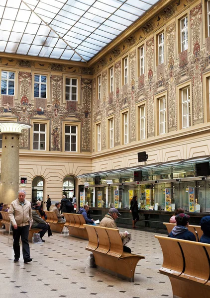 Prag, Çek Cumhuriyeti - 15 Mart 2020, Prag Postanesinde duvar süslemesi