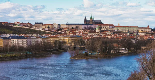 Praha Republik Ceko Agustus 2020 Pemandangan Katedral Seberang Sungai Vltava — Stok Foto