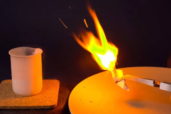 Chemical experiments with chemicals, flasks — Stock Photo, Image